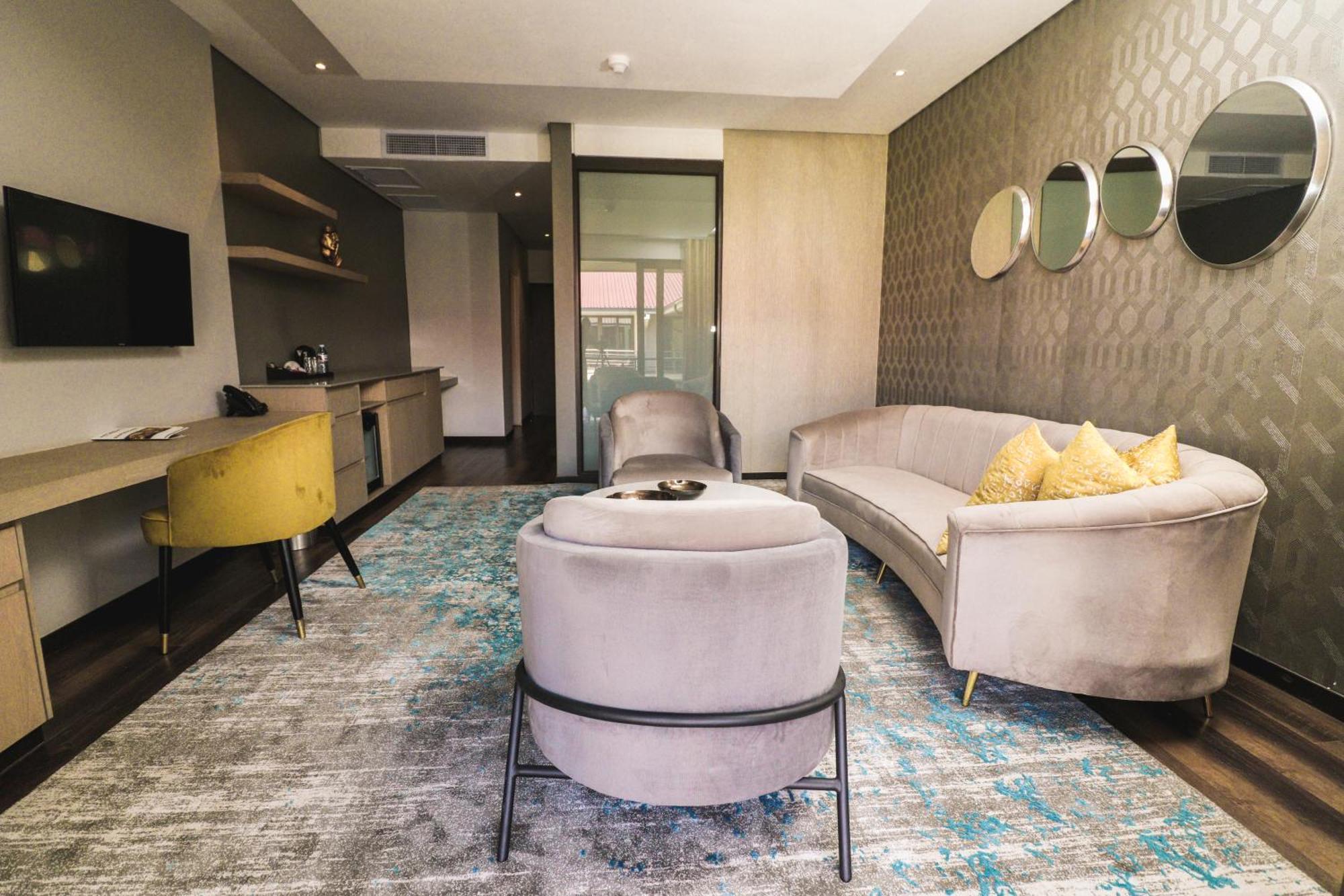 Happy Valley Hotel And Casino Ezulwini Bagian luar foto