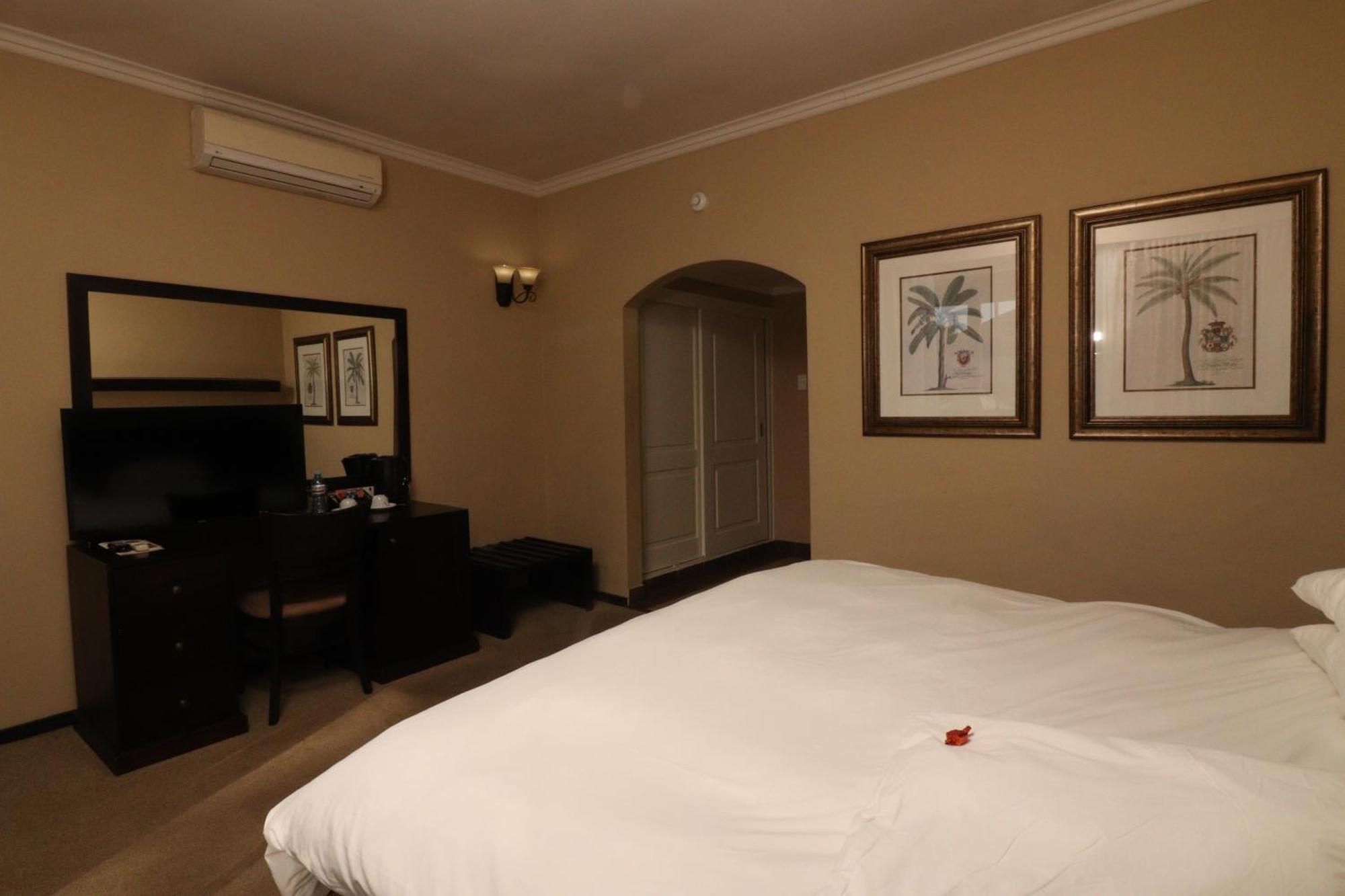 Happy Valley Hotel And Casino Ezulwini Bagian luar foto