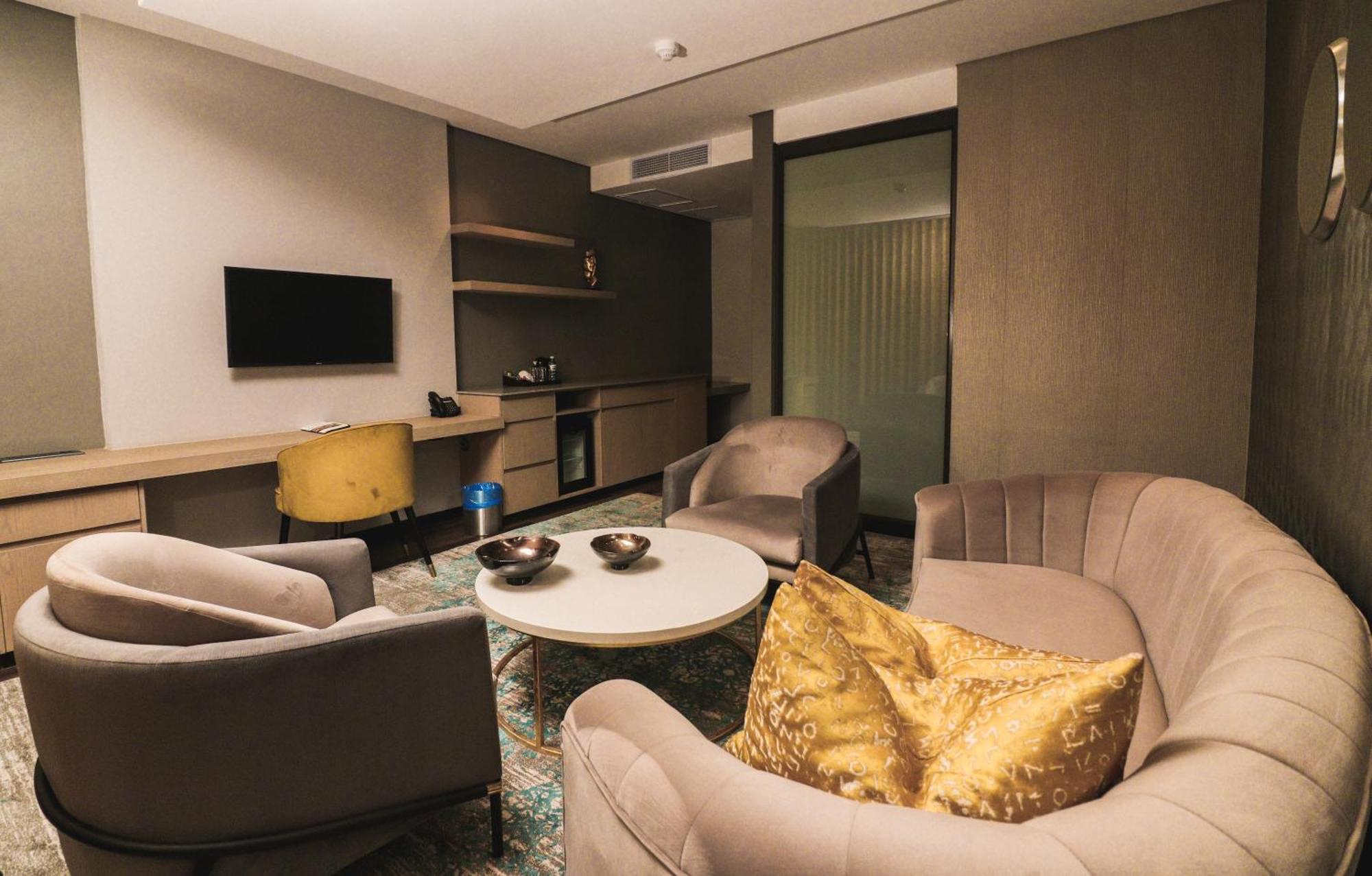 Happy Valley Hotel And Casino Ezulwini Bagian luar foto